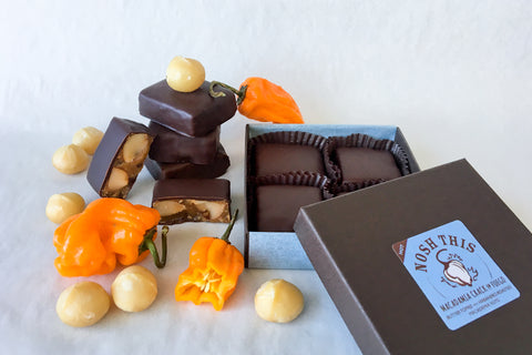 Macadamia Crack en Fuego